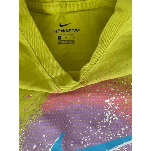 Nike Youth Medium T-Shirt – Vibrant Yellow with Bold Swoosh Design - Picture 3 of 3